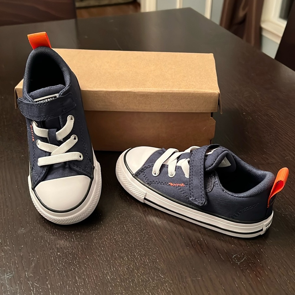 Chuck Taylor kids sneaker size9